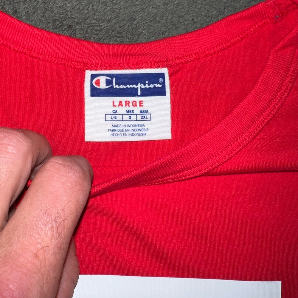 Champion men’s size large red T-shirt - Picture 2 of 2